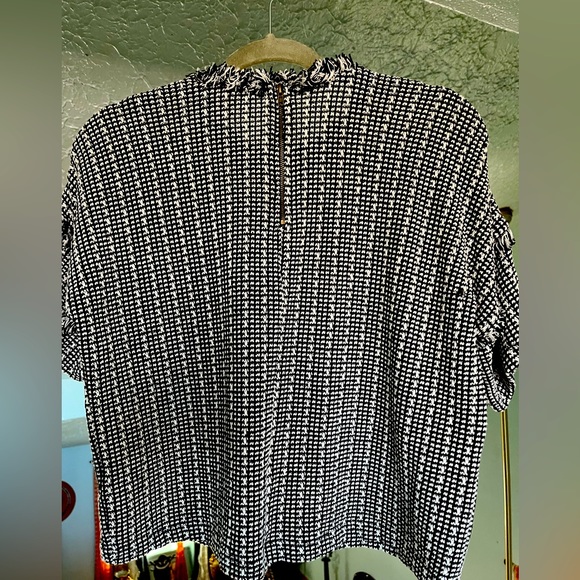 Crop Top, black/white. Forever 21. - Picture 2 of 5